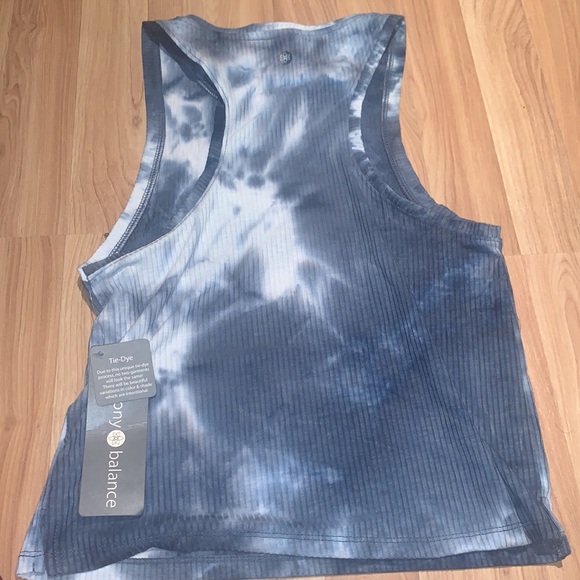 Bundle of 2 sports tanks size XS - Picture 6 of 6